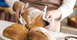 Wie wird saftiges Brot gebacken?